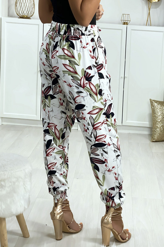 Pantalon blanc motif fleuris elastique aux chevilles avec poches Pantalon blanc motif fleuris elastique aux chevilles avec poches