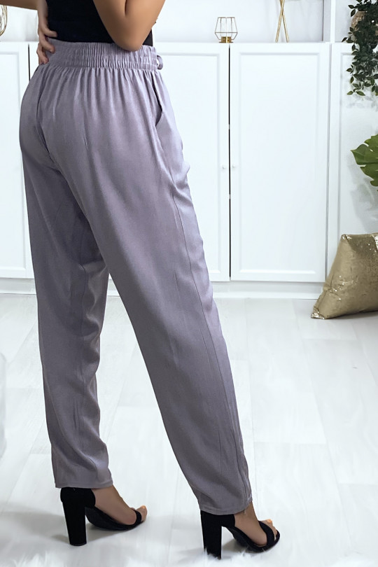 Pantalon gris en coton avec poches Pantalon gris en coton avec poches