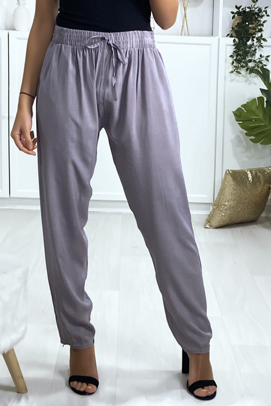 Pantalon gris en coton avec poches Pantalon gris en coton avec poches