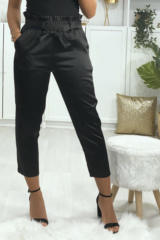 Pantalon cigarette noir satiné avec ceinture et poches Pantalon cigarette noir satiné avec ceinture et poches