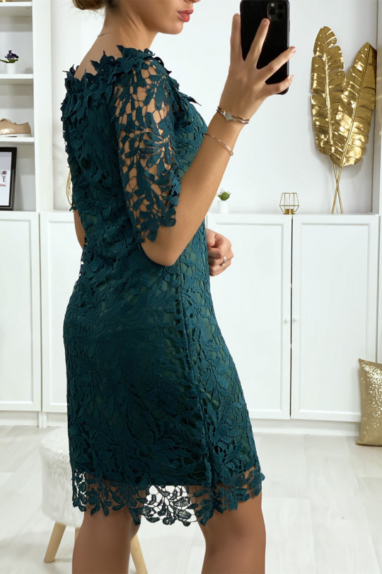 Robe vert col bateau et très chic en dentelle doublé Robe vert col bateau et très chic en dentelle doublé