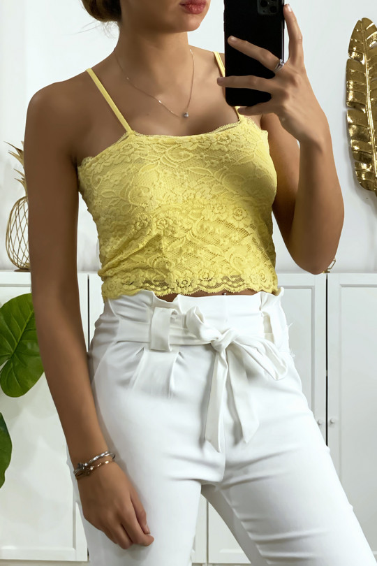 Débardeur jaune en dentelle doublé avec bretelle amovible Débardeur jaune en dentelle doublé avec bretelle amovible