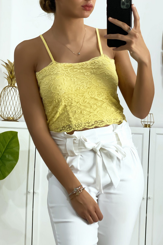 Débardeur jaune en dentelle doublé avec bretelle amovible Débardeur jaune en dentelle doublé avec bretelle amovible