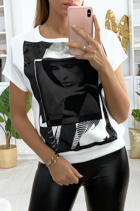 Tee-shirt motif Kim avec strass étoile et voile sur le visage Tee-shirt motif Kim avec strass étoile et voile sur le visage