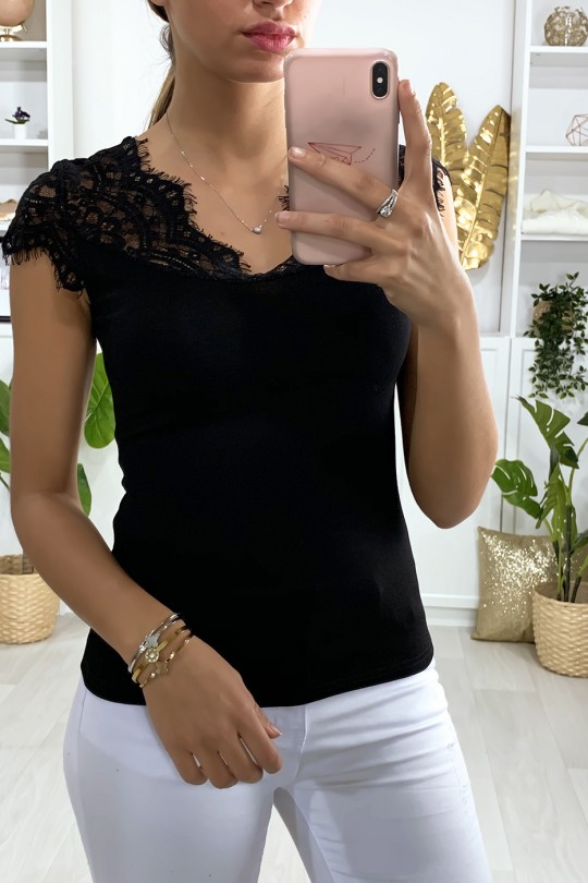 Haut en lycra noir avec dentelle au buste Haut en lycra noir avec dentelle au buste