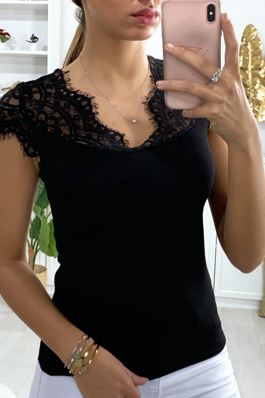 Haut en lycra noir avec dentelle au buste Haut en lycra noir avec dentelle au buste