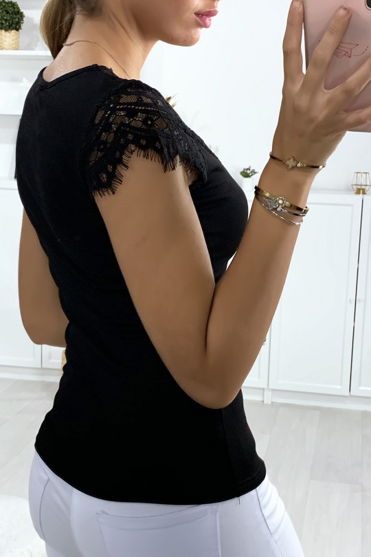 Haut en lycra noir avec dentelle au buste Haut en lycra noir avec dentelle au buste