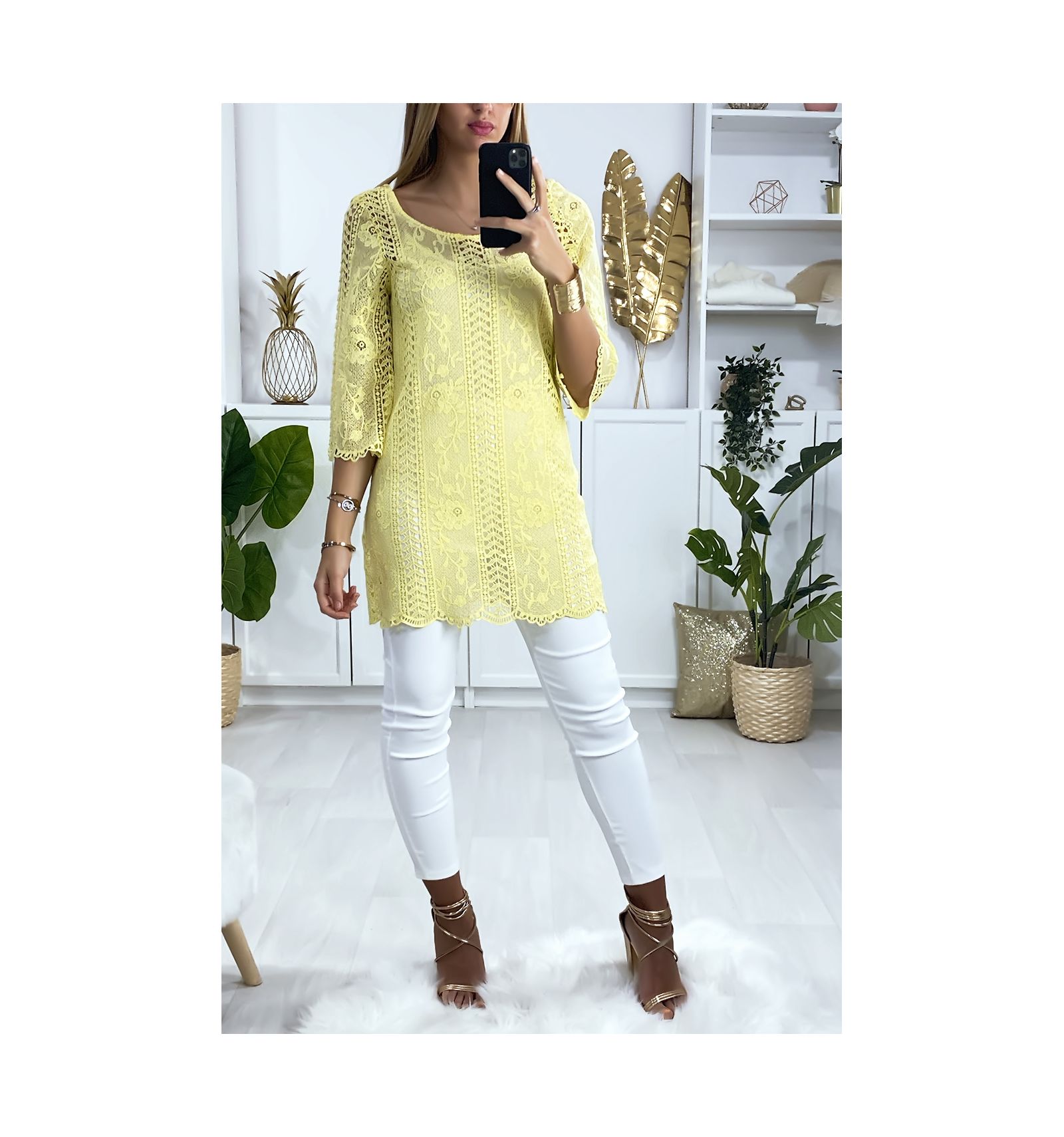 Tunique en dentelle jaune