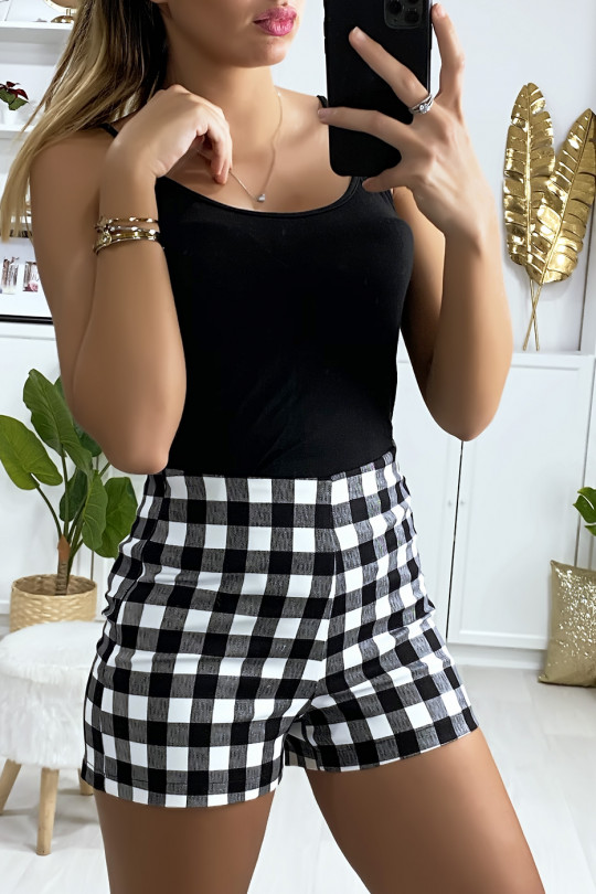Short à carreaux taille haute avec fermeture sur le coté Short à carreaux taille haute avec fermeture sur le coté