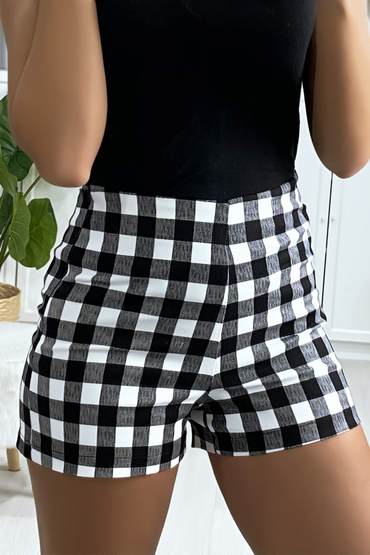 Short à carreaux taille haute avec fermeture sur le coté Short à carreaux taille haute avec fermeture sur le coté