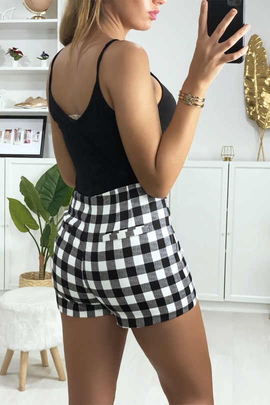 Short à carreaux taille haute avec fermeture sur le coté Short à carreaux taille haute avec fermeture sur le coté