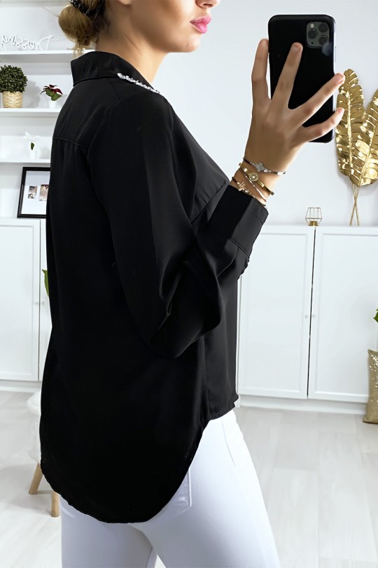 Chemise noir avec strass au col Chemise noir avec strass au col
