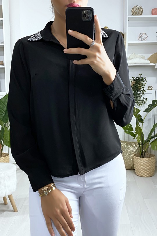 Chemise noir avec strass au col Chemise noir avec strass au col