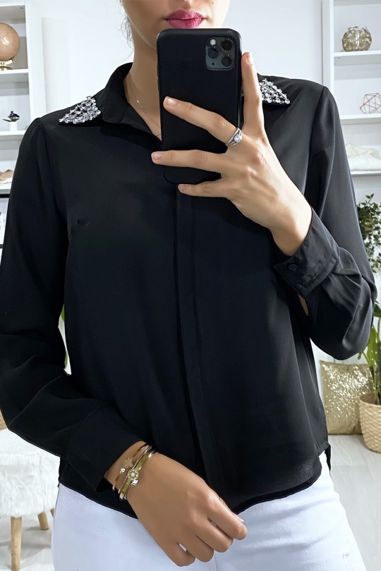 Chemise noir avec strass au col Chemise noir avec strass au col