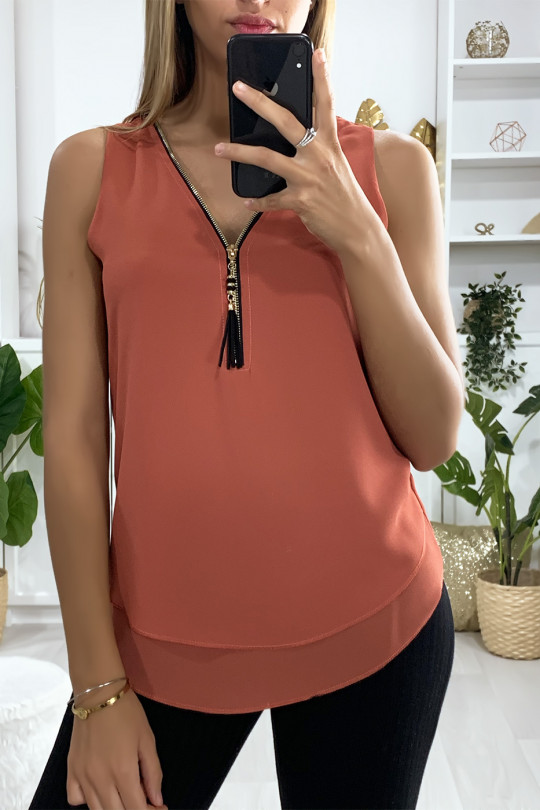 Top fuchsia sans manche avec fermeture à l'avant et croisé au dos Top fuchsia sans manche avec fermeture à l'avant et croisé au dos