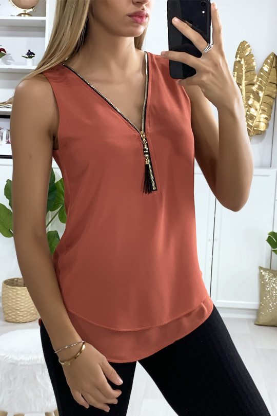Top fuchsia sans manche avec fermeture à l'avant et croisé au dos Top fuchsia sans manche avec fermeture à l'avant et croisé au dos
