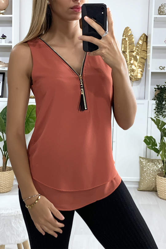 Top fuchsia sans manche avec fermeture à l'avant et croisé au dos Top fuchsia sans manche avec fermeture à l'avant et croisé au dos