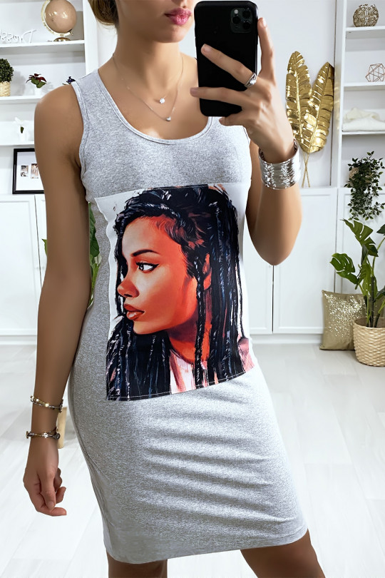 Robe gris avec dessin à l'avant Robe gris avec dessin à l'avant
