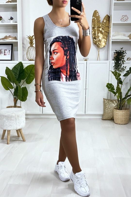 Robe gris avec dessin à l'avant Robe gris avec dessin à l'avant