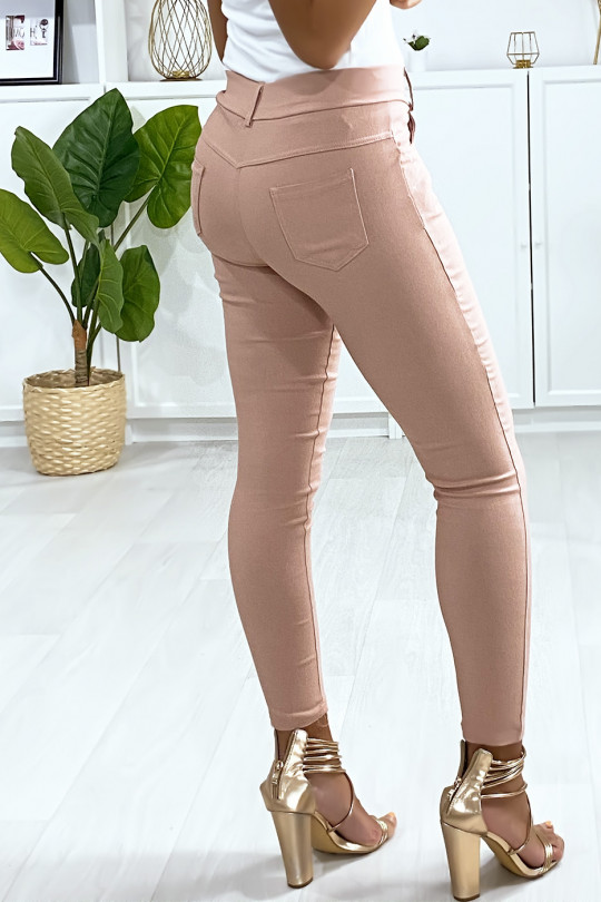 Roze stretch slim broek met voor- en achterzakken. Vrouw mode Roze stretch slim broek met voor- en achterzakken. Vrouw mode
