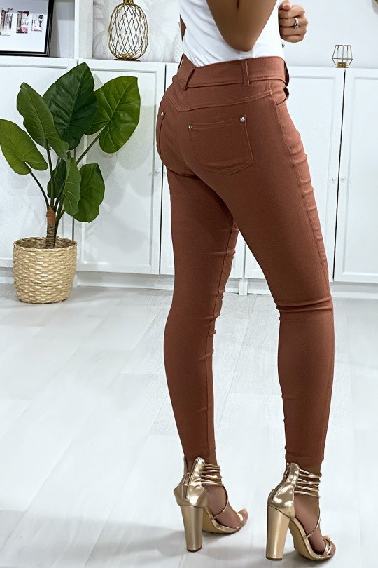 Pantalon slim cognac, basic avec poche avant et arrière Pantalon slim cognac, basic avec poche avant et arrière