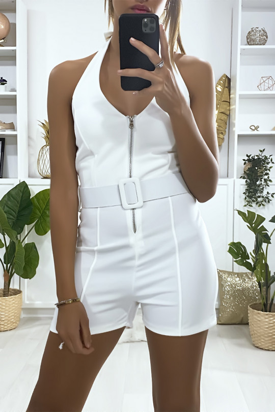 Combi-short moulante en blanche avec fermeture et ceinture Combi-short moulante en blanche avec fermeture et ceinture