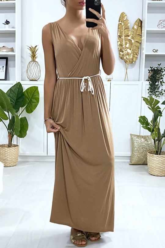 Longue robe croisé en camel avec ceinture en cordon Longue robe croisé en camel avec ceinture en cordon