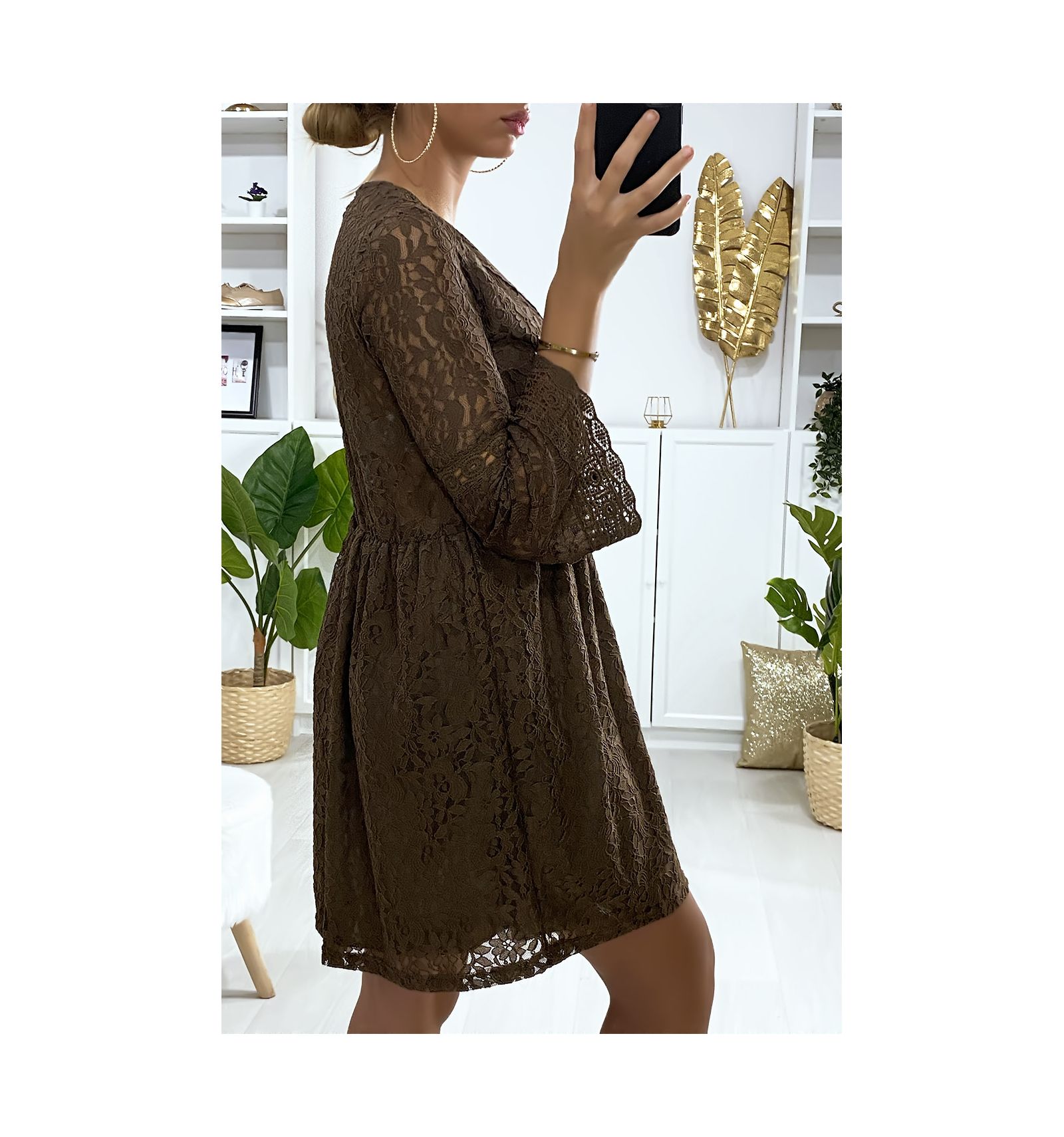 Sublime robe marron en dentelle doubl avec broderie sur Sublime robe marron en dentelle doubl avec broderie sur