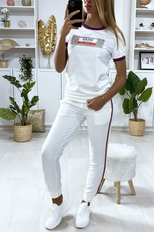 Ensemble jogging blanc avec bandes et strass Ensemble jogging blanc avec bandes et strass