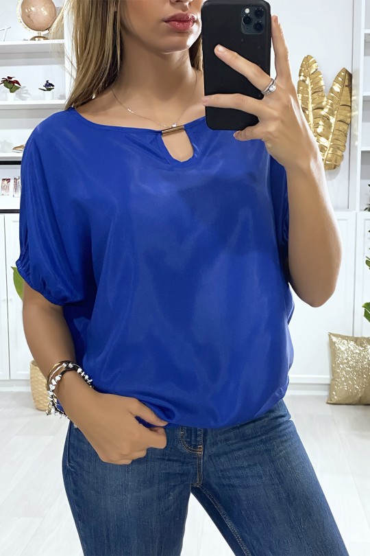Blouse royal coupe chauve souris avec élastique et accessoire doré au col Blouse royal coupe chauve souris avec élastique et accessoire doré au col