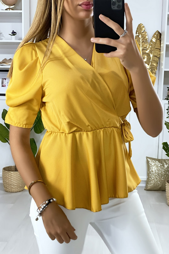 Blouse moutarde satiné croisé avec noeud Blouse moutarde satiné croisé avec noeud