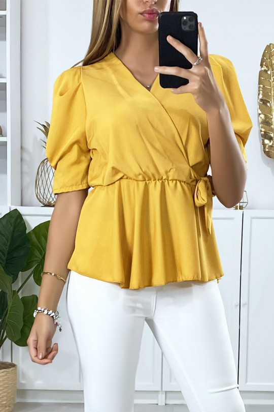 Blouse moutarde satiné croisé avec noeud Blouse moutarde satiné croisé avec noeud