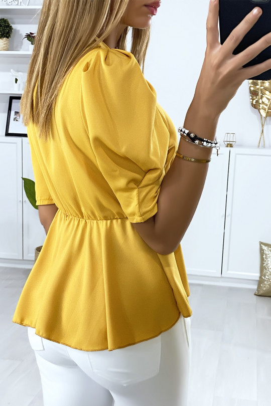 Blouse moutarde satiné croisé avec noeud Blouse moutarde satiné croisé avec noeud