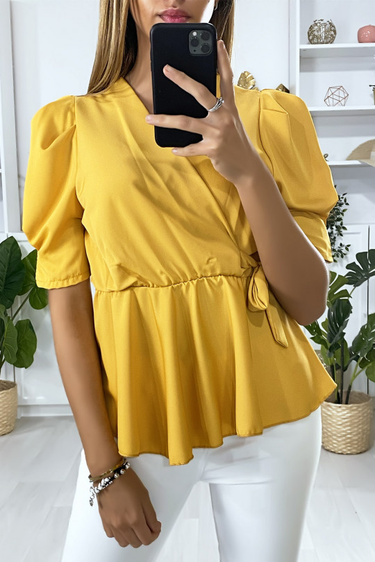 Blouse moutarde satiné croisé avec noeud Blouse moutarde satiné croisé avec noeud