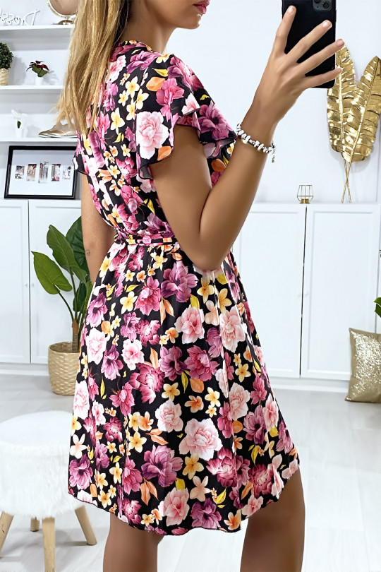 Korte crossover buste jurk in zwart met bloemenpatroon Korte crossover buste jurk in zwart met bloemenpatroon
