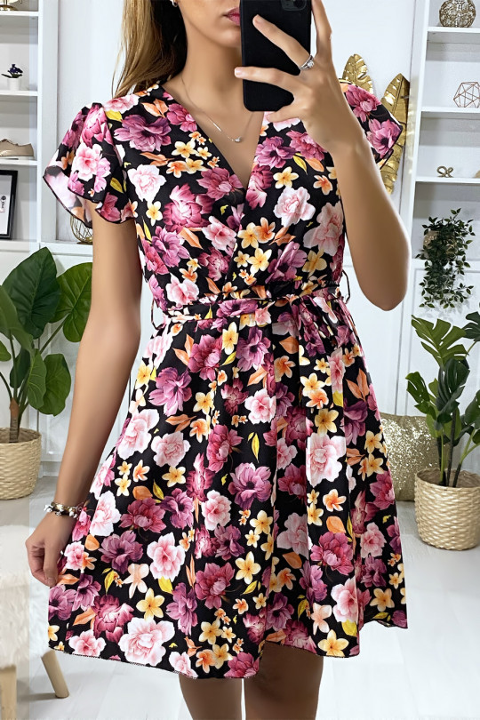 Korte crossover buste jurk in zwart met bloemenpatroon Korte crossover buste jurk in zwart met bloemenpatroon