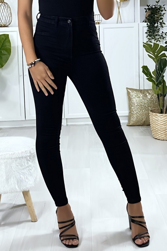 Jeans slim en noir avec fausse poches à l'avant Jeans slim en noir avec fausse poches à l'avant