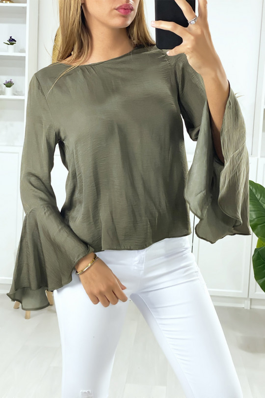 Blouse kaki ouvert au dos avec volants aux manches Blouse kaki ouvert au dos avec volants aux manches