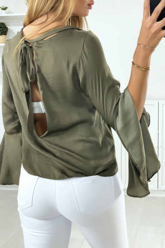 Blouse kaki ouvert au dos avec volants aux manches Blouse kaki ouvert au dos avec volants aux manches
