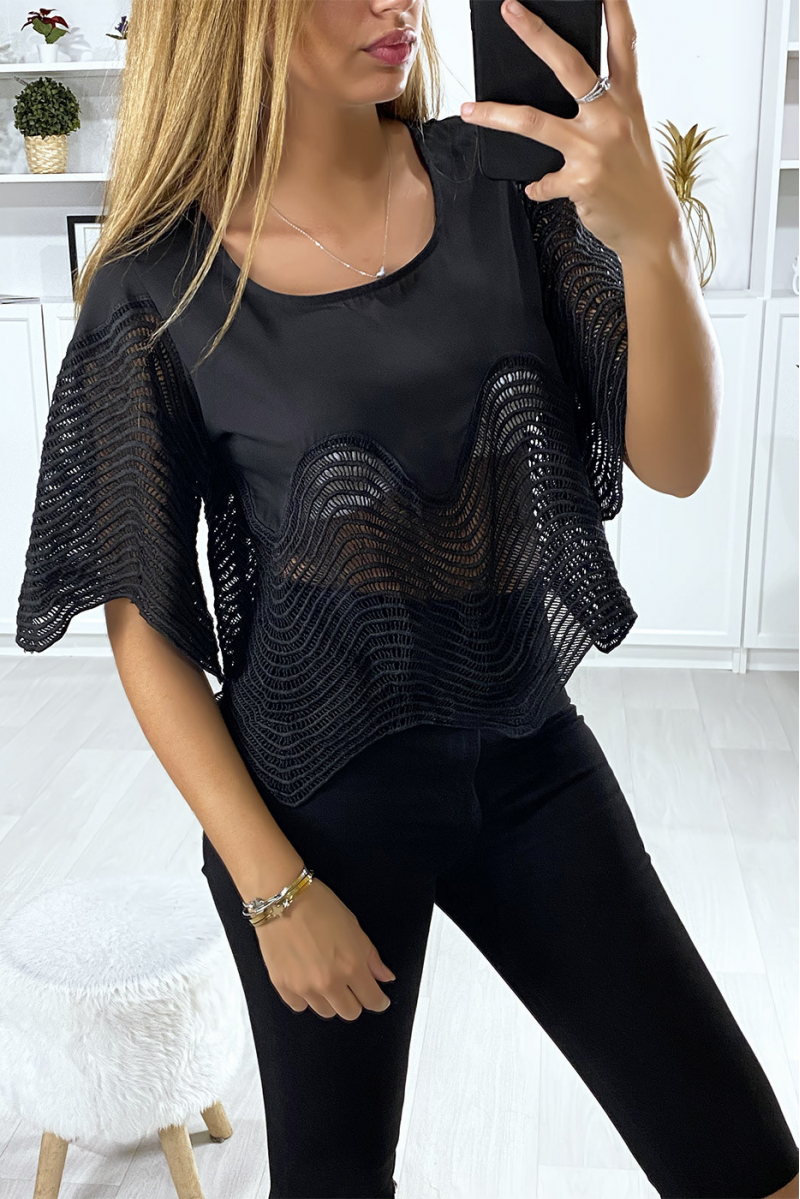 Haut noir court avec broderies Haut noir court avec broderies