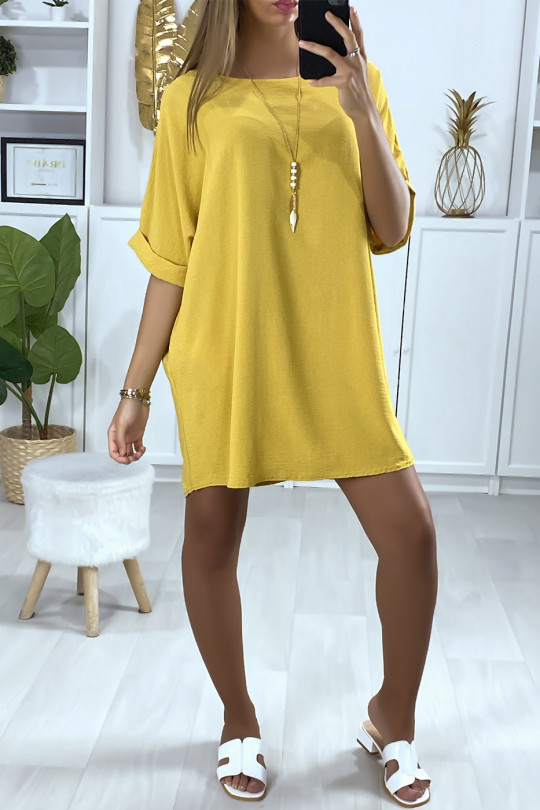 Robe tunique ample en moutarde avec collier Robe tunique ample en moutarde avec collier