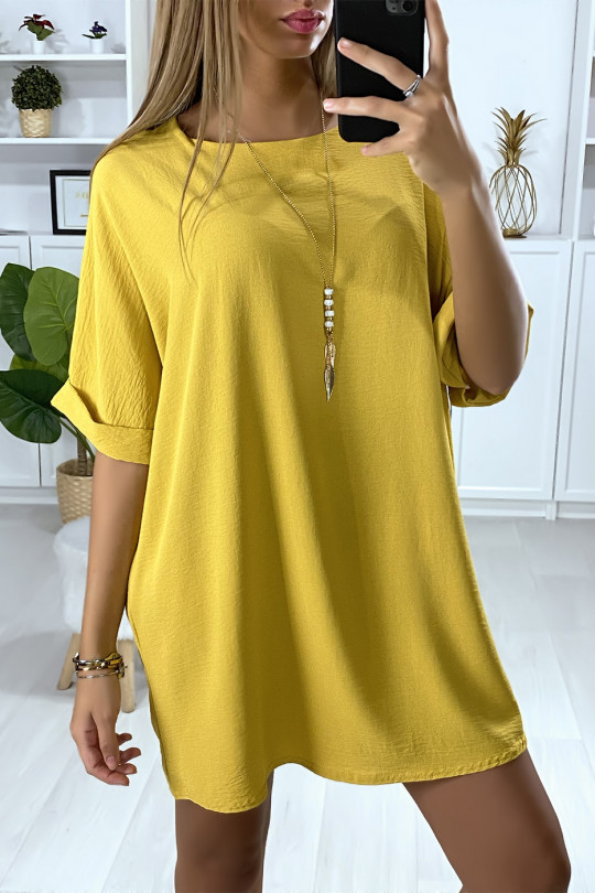 Robe tunique ample en moutarde avec collier Robe tunique ample en moutarde avec collier
