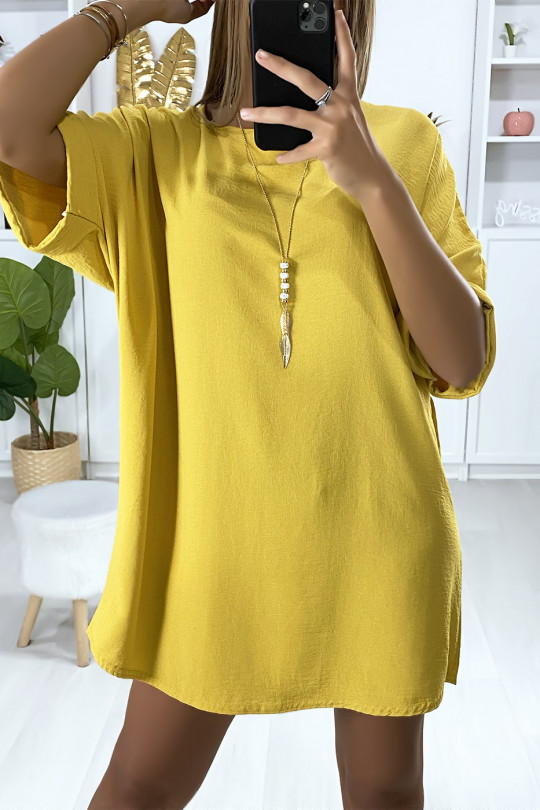 Robe tunique ample en moutarde avec collier Robe tunique ample en moutarde avec collier