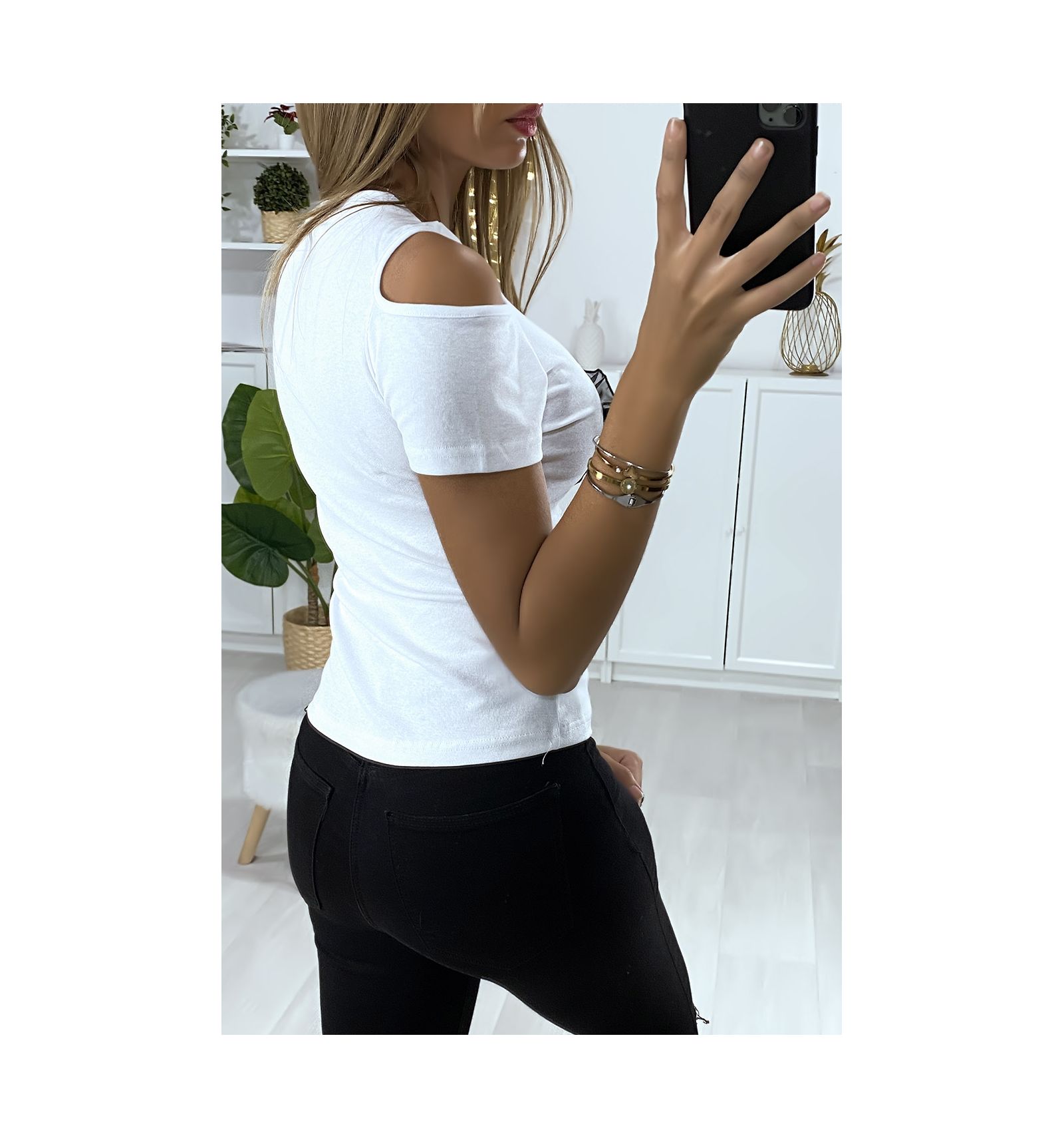 Tee-shirt blanc épaules dénudé avec forme en dentelle et ...