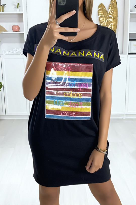 Robe t-shirt noire avec dessin en strass coloré Robe t-shirt noire avec dessin en strass coloré
