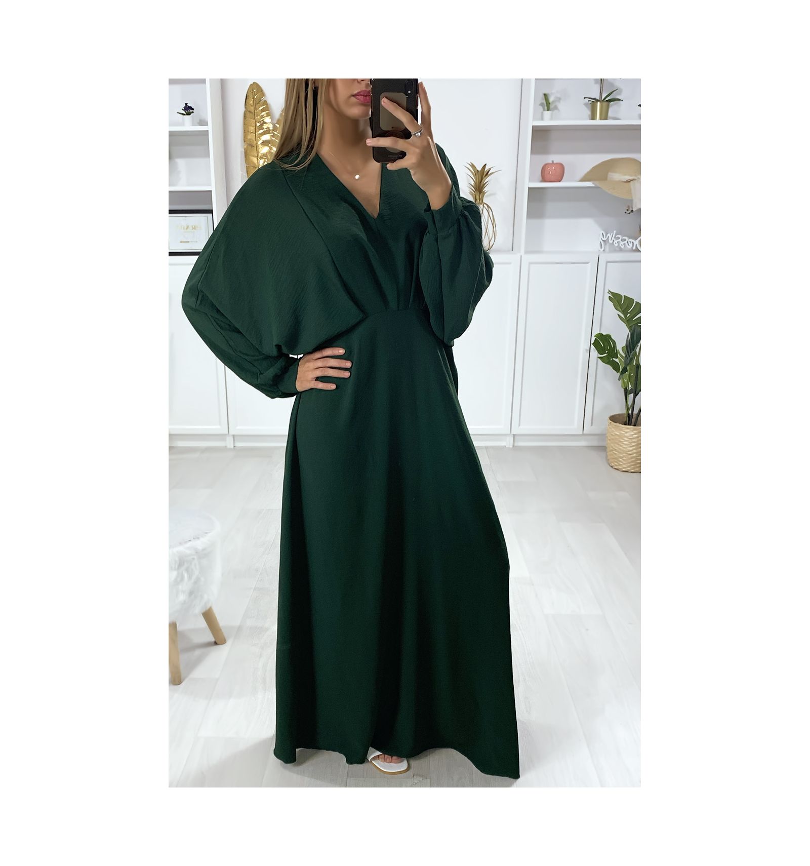 Longue robe verte manche chauve souris avec plis à la taille