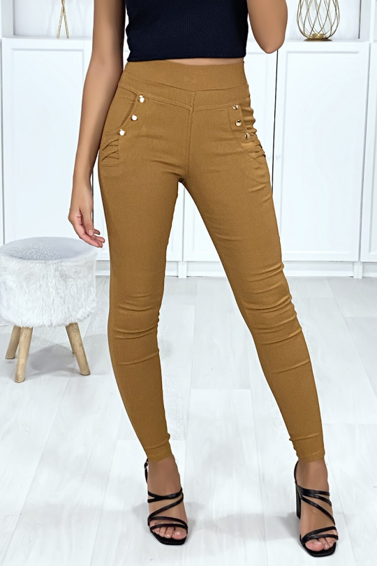 Pantalon slim strech camel boutonnés aux poches Pantalon slim strech camel boutonnés aux poches