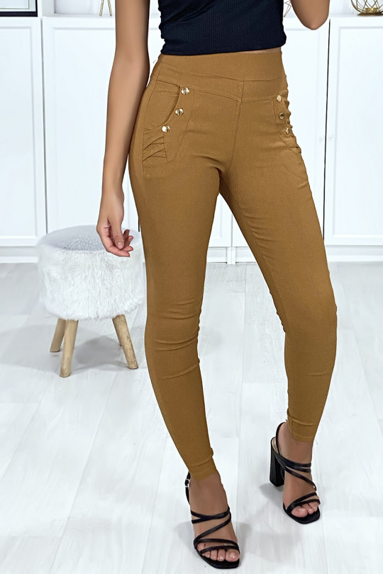 Pantalon slim strech camel boutonnés aux poches Pantalon slim strech camel boutonnés aux poches