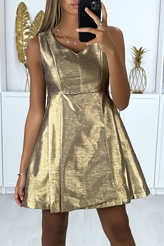 robe brillante dorée