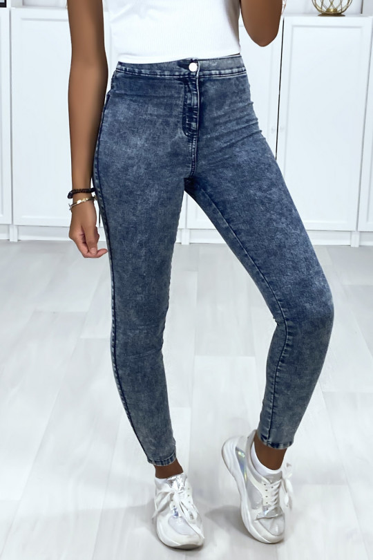 Blauwe jeans met hoge taille voor dames met achterzakken.